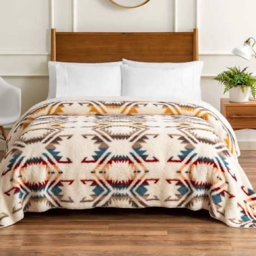 KING sz.Pendleton reversible sherpa blanket!
